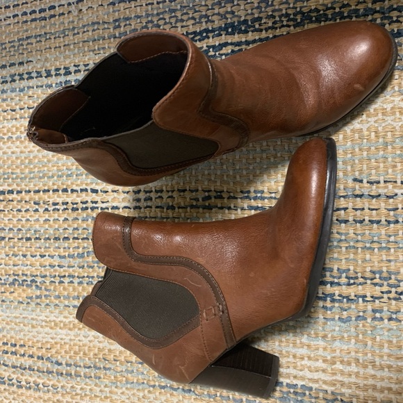 Naturalizer ankle booties - Picture 3 of 3